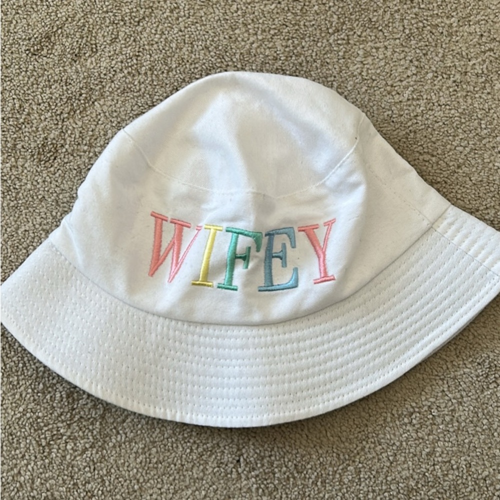 Wifey bucket hat